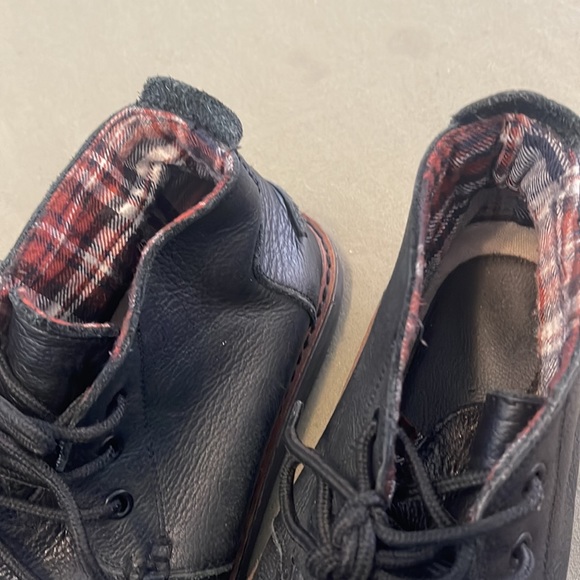 TOMS Authentic black color Leather size 8.5” Mens Shoes - Picture 9 of 16